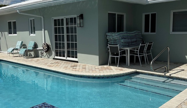 Lauderdale By Sea Beach, Amazing 8 Bedroom, 5 bath Heated pool,nFoosball table.