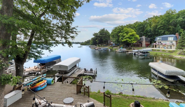 Lauderdale Lakes Lakefront Escape! 10 miles to Alpine Valley! Ice Fishing, Pier