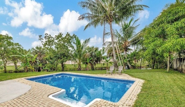 Lauderdale Luxe Retreat 4-bedroom house with AC in lovely North Lauderdale