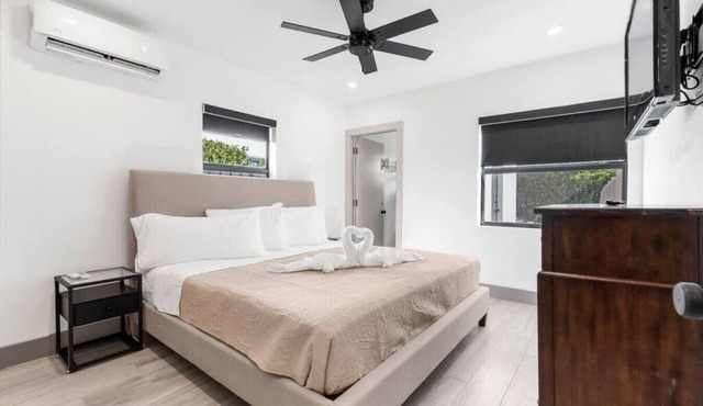 Lauderdale Modern 1 Bedroom 1 Bathroom with Private Backyard
