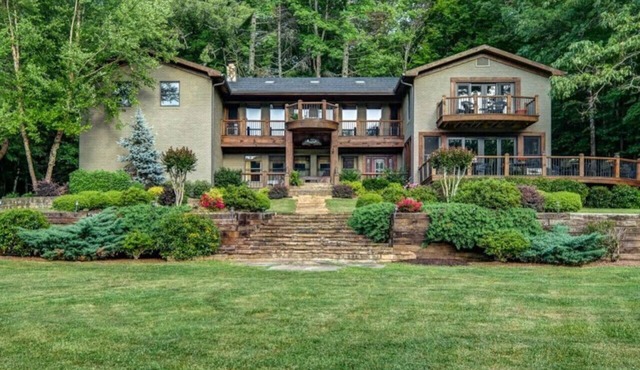 Laughing Bear Lodge 10k sqft On Trout Stream