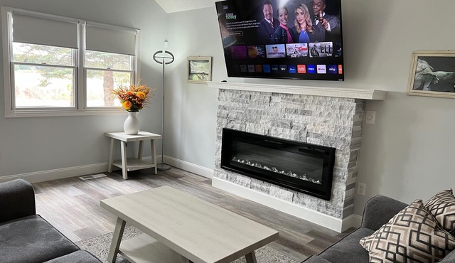"Laughing Turtle" - A Wixom Lake paradise vacation home. Pet friendly!
