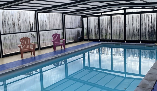LAULIVIER-Piscine Campagne Gite 15 persons