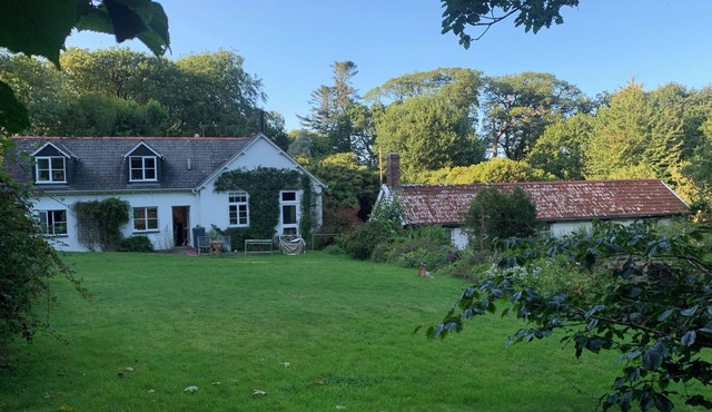 LAUNDRY COTTAGE, pet friendly, character holiday cottage in Clovelly