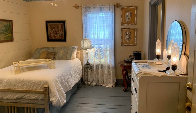 Laura's Room at The Historic Eureka Inn