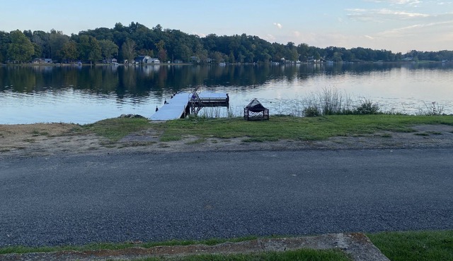 Laurabelle Lake House - Lakefront & Dog Friendly