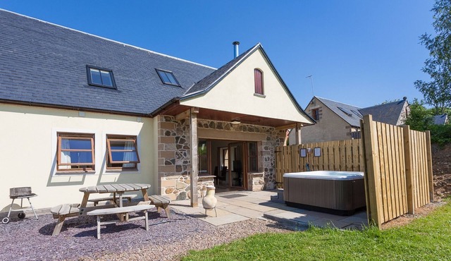 Laurel Cottage - sleeps 8 guests in 3 bedrooms