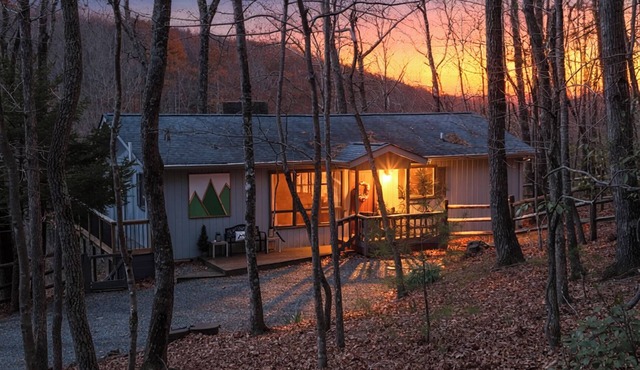 Laurel Creek Cottage | Pets | VIEW | Screen Porch