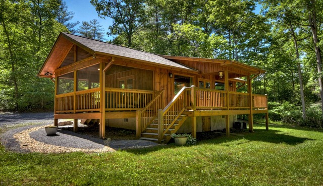 Laurel Escape LLC - Romantic Luxury Cabin : Perfect For 2! nLodging Cert #033336