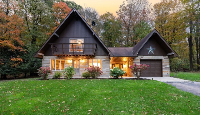 Laurel Highlands Getaway Chalet - Fire Pit, Game Room, Near Ski Resorts & Lake