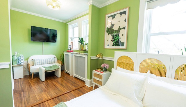 LAUREL HIGHLANDS GEM ~ FALLINGWATER/OHIOPYLE BOTANICAL HAVEN SUITE with WiFi, AC