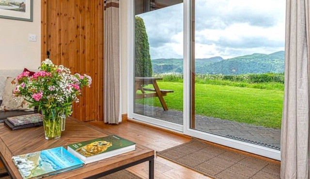 Laurel Indoor Pool · Hot Tub · Sensational Views