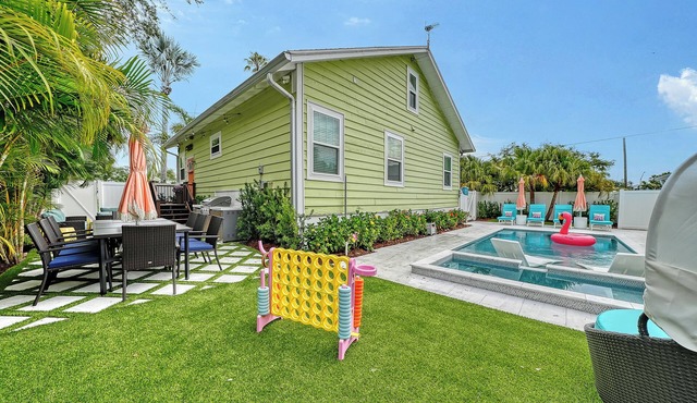 Laurel Park Luxe - Pool, Grill, Putting Green & Guest Cottage