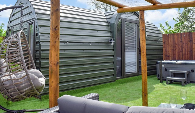 Laurel Pod - UK47203