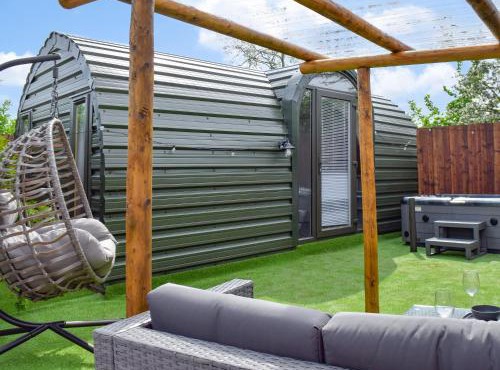 Laurel Pod - Uk47203