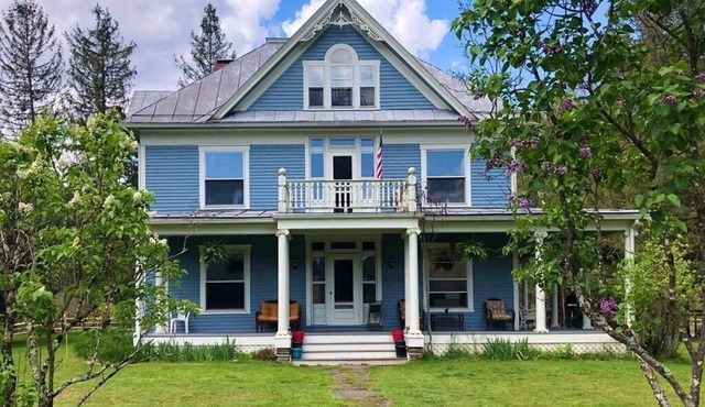 Laurel River Club Bed & Breakfast