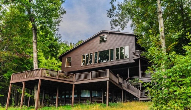 Laurel View Retreat - Spacious Private Estate Experience