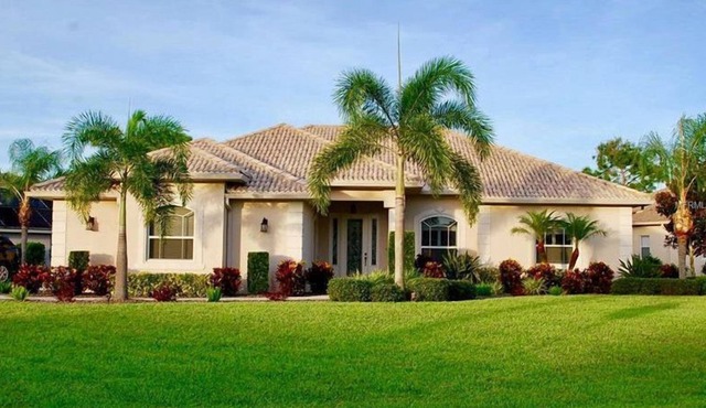 Laurelsfield, full refund*, heated pool, sleeps 8