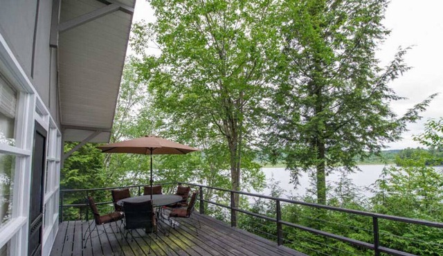 Laurentian Lakeside Cottages 49, 3-season, 3-bedroom, 1.5 bath cottage sleeps 6