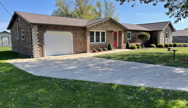 Laurie's Place-Luxurious & Spacious Home Sleeps10! Amazing Large Enclosed Patio!