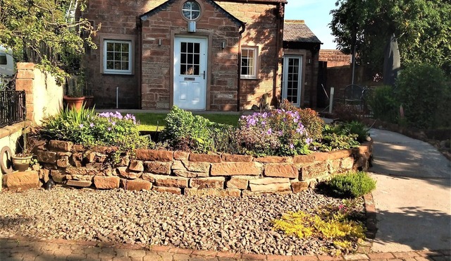 Laurieknowe Coach House - a cottage that sleeps 5 guests in 3 bedrooms