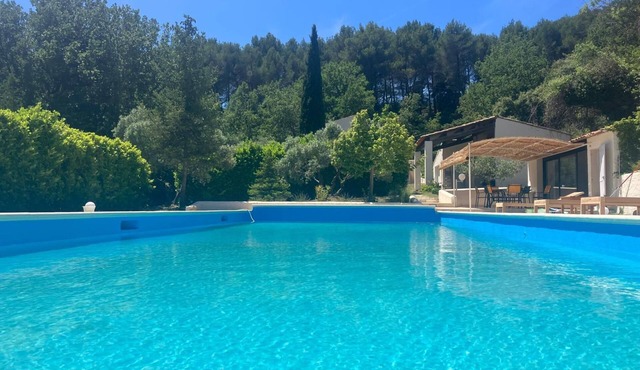 Lauris Villa Paradis sur un Grand Park de 1, 5 Hectars en Retrait de la Route