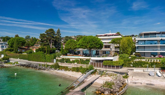 Lausanne area Luxurious 4-Bedroom Villa on the Lake