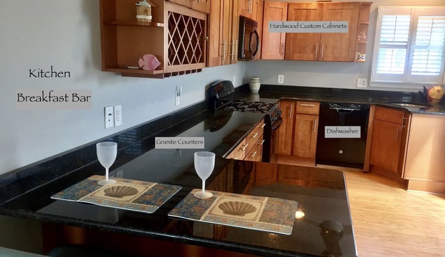 LAVALLETTE Beach Home w/Rooftop Deck Steps to Beach & BEACH BADGES INCLUDED