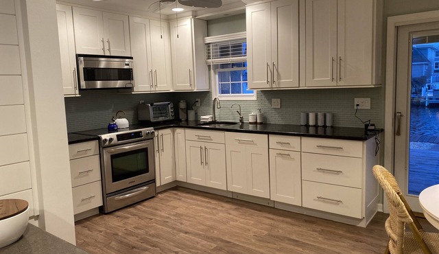 Lavallette Beautiful Bay front townhome with a pool and short walk to the beach