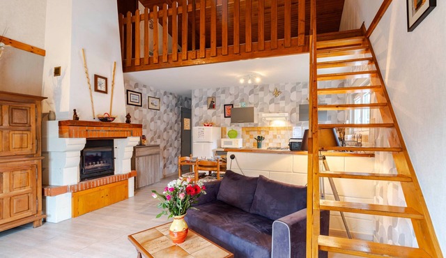 Lavand Cottage in Brantôme with Private Terrace, Garden, and Wi-Fi