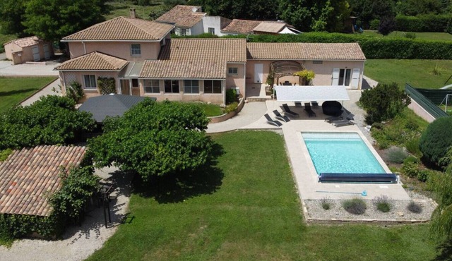 Lavandin piscine chauffée privée, 3500m² clos