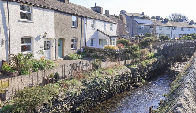 LAVENDER COTTAGE, pet friendly, with a garden in Cark In Cartmel