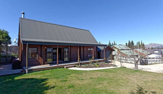 Lavender Cottage - Hanmer Springs Holiday Home