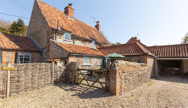 Lavender Cottage - a self catering cottage that sleeps 4 guests in 2 bedrooms