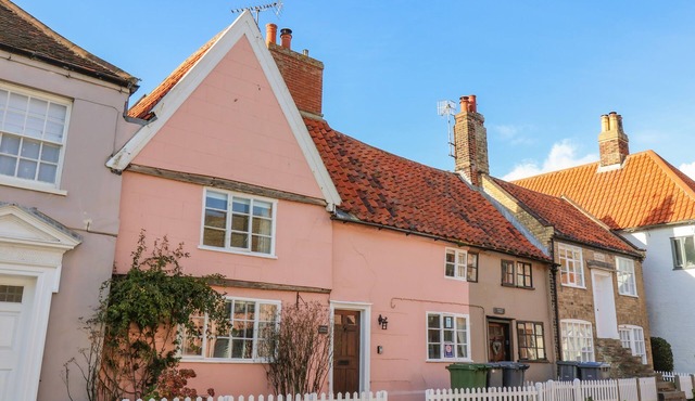 LAVENDER COTTAGE, ALDEBURGH, pet friendly in Aldeburgh