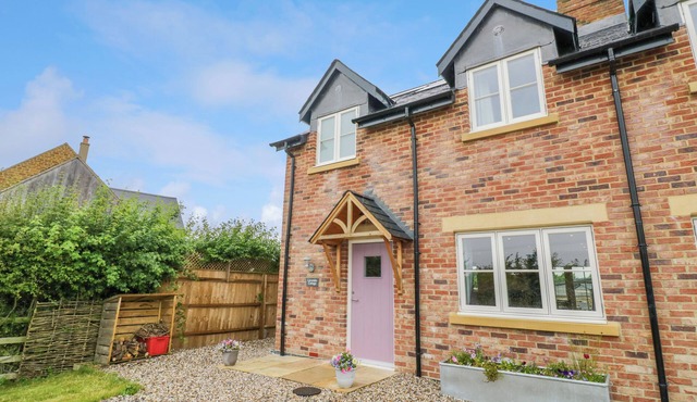 LAVENDER COTTAGE, family friendly, character holiday cottage in Tysoe