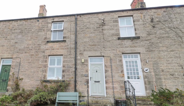 LAVENDER COTTAGE, pet friendly, country holiday cottage in Glanton