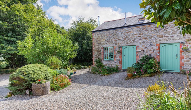 LAVENDER COTTAGE, pet friendly, with open fire in Bodmin Moor