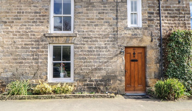 LAVENDER COTTAGE, pet friendly, with open fire in Richmond