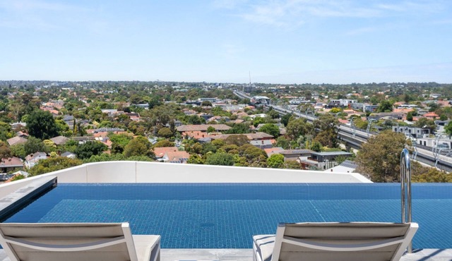 Lavender Haze - three-bedroom apartment