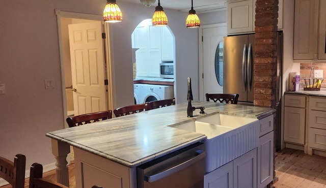 Lavender House Victorian, romantic getaway in downtown steamboat, remodeled .