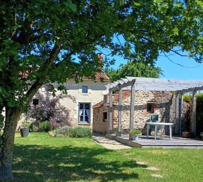 Lavender House - Traditional & charming stone home