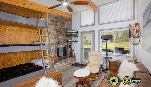 Lavender Lodge (#237) On ski slope | Triple-decker bunk beds!