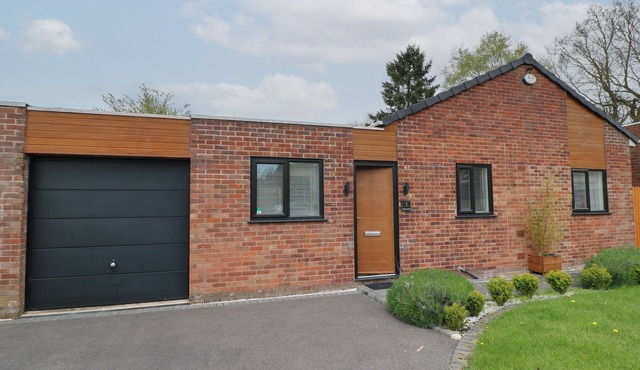 LAVENDER LODGE, family friendly, with a garden in Coalville