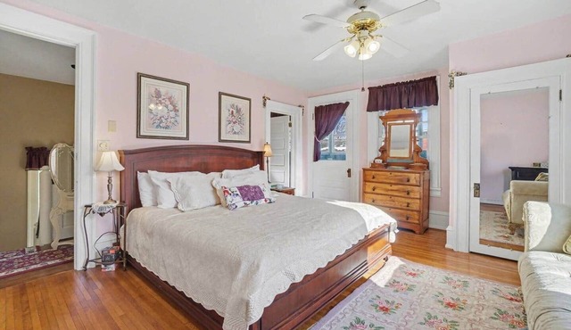 Lavender N Lace @ The Manheim Manor BnB