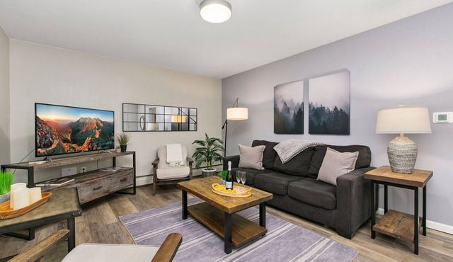 Lavender Suite | Relaxed, Walkable Old Town Stay