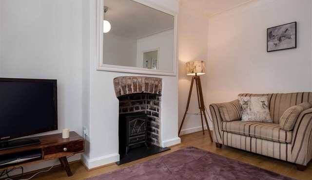 Lavender Terrace - Two Bedroom Cottage, Sleeps 4