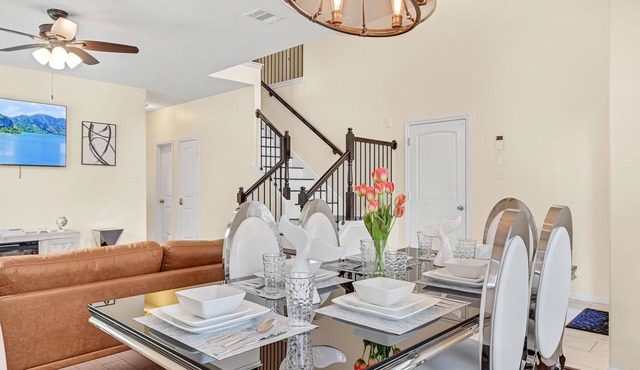 Lavender Wonder - 6 Bdrm, 3.5 bath with pool & spa