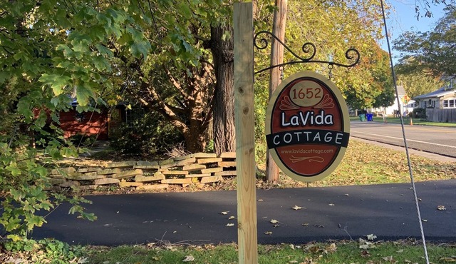 LaVida Cottage Welcomes you with wide open, private, green spaces.