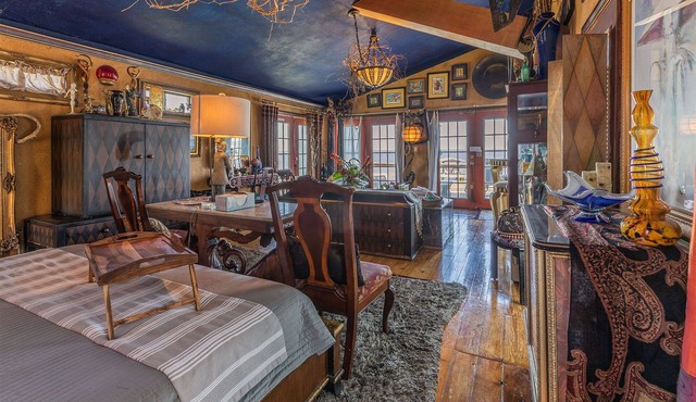 LaView 2-Story Waterfront Couples Suite -No kids, no drama & no stress allowed